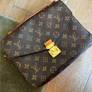 Louis Vuitton Monogram Pochette Métis
